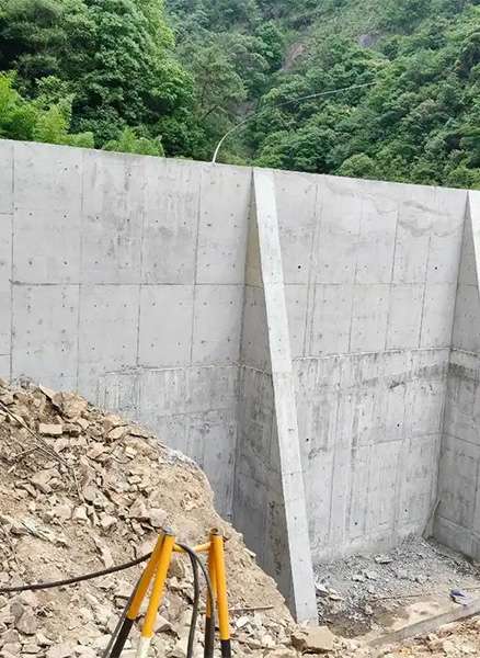 阜阳界首重力式挡土墙