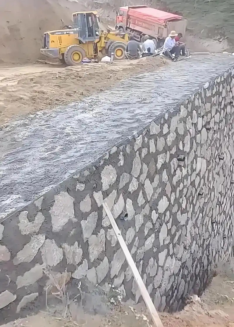 阜阳界首边坡加固